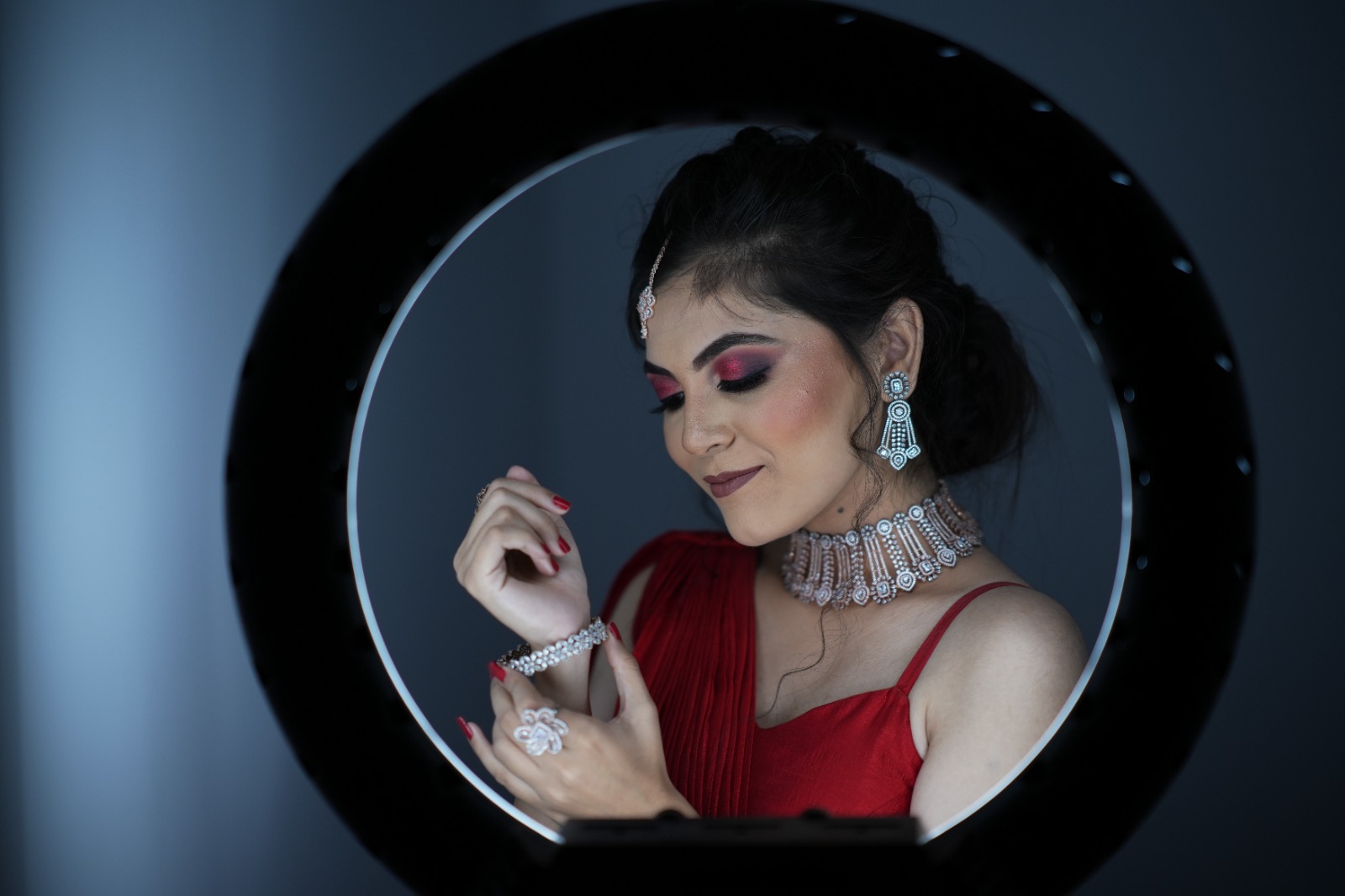 Glamorous bridal look through ring light
